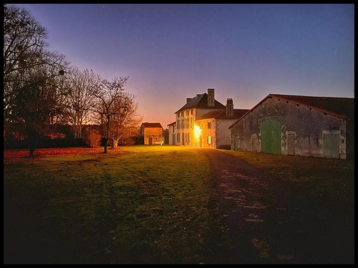 Les Maisons Du Bonheur Bed & Breakfast Château-Garnier Eksteriør bilde
