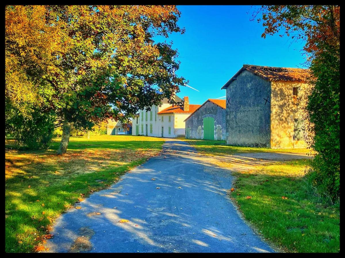 Les Maisons Du Bonheur Bed & Breakfast Château-Garnier Eksteriør bilde